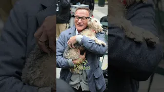 Robin Williams gets kisses from a dog in NYC #shorts