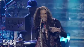 EMINEM X STEVEN TYLER LIVE AT THE ROCK AND ROLL HALL OF FAME Sing for the moment #eminem #aerosmith