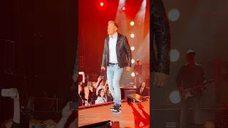 Dieter Bohlen sings live ..