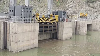 LIFTING STOPLOGS FROM DAM SPILLWAYS |  MAINTENANCE COMPLETED