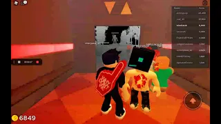 IN ROBLOX SIREN HEAD TRAPPED US IN SCARY ELEVATOR!!!
