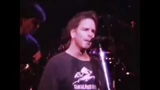 Walkin Blues (2 cam) - Grateful Dead - 10-20-1990 ICC, Berlin, Germany (set1-03)