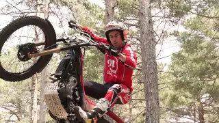 ¡Toni Bou prueba la nueva Montesa Cota 300RR!