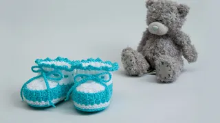 Everyone crochets them! Crochet baby booties. How to crochet baby booties.