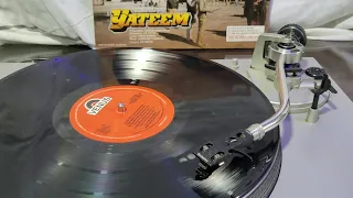 Aake Tujh Par Aaj Kar Doon Song by Kavita Krishnamurthy & Shabbir Kumar From Yateem Playing On Vinyl