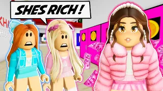 THE NEW GIRL WAS SECRETLY RICH IN ROBLOX!