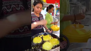 Two Hardworking Friends Selling Cheese Ulta Vada Pav In Mumbai Rs. 25/- Only #mumbaifood #shorts