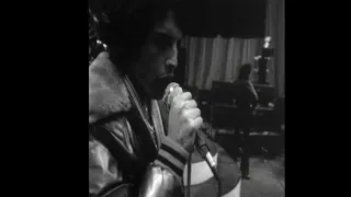 Queen - Soundcheck Caught On Tape In 1977 ("Tie Your Mother Down", "Spread Your Wings")