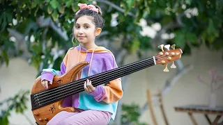 Ellen Alaverdyan (11yo) - Fretless Bass - "Quantum Science" by Yousician