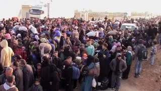 Syrian refugees trapped between bombs and closed Turkish border