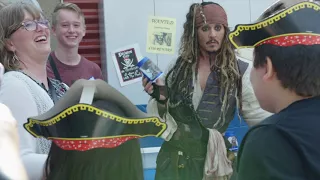 Johnny Depp visits Vancouver hospital as Capt. Jack Sparrow