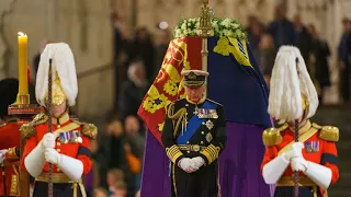 King Charles and his siblings hold vigil by Queen Elizabeth II's coffin • FRANCE 24 English