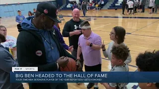 Ben Wallace gets introduced into Hall of Fame