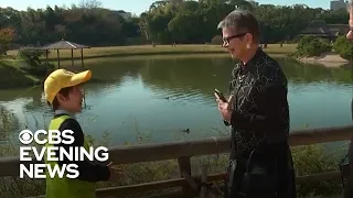 10-year-old tour guide charms tourists in Japanese garden