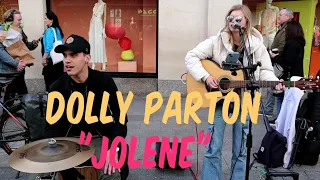 A Massive & Fun Crowd Stops For Dolly Parton "Jolene" by Zoe Clarke and Marcos.