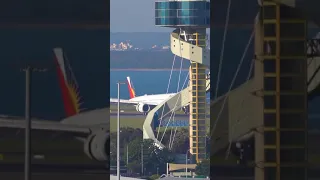 Philippines airlines landing