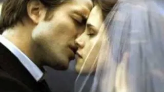 Rob and Kirsten kisses on breaking dawn