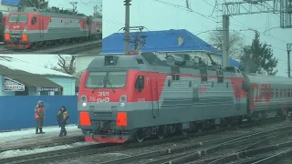 ЭП1М-751 и ЭП1М-562 со скорыми поездами на станции Россошь Юго-Восточной Ж.Д.