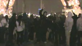 Harlem Shake in Front of Eiffel Tower(Huntley High school Travel Club)