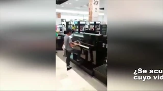 HALLAN A MORRITO PRODIGIO  Y LE REGALAN SU PIANOTE