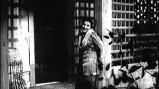Hum Ek Hain (1946) Sapnon Men Anewale - Dev Anands First Film