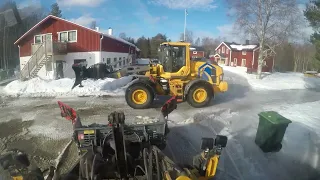 Trying to find a storm drain with the volvo L60h using YPV Heavy ice ripper and manual labour