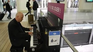 Public piano at Paris Gare Saint-Lazare - Hammie's Boogie