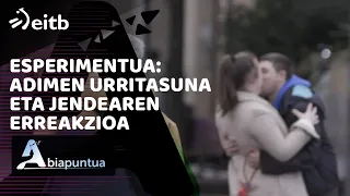 Nola erreakzionatzen du jendeak adimen urritasuna duen bikotea kalean musukatzen ikustean?