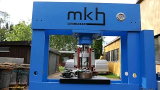 Crushing large lithium batteries with hydraulic press Hydraulic Press Channel