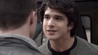 Teen Wolf 1x10 Scott and Jackson argue about protection. Stiles run in to crossfire. Jackson drive’s