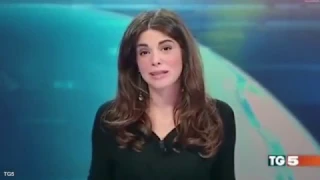 Italian TV presenter gives viewers a real news flash when she forgets she is sitting behind a glass