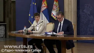 Vučić:Izašli smo u susret velikom delu zahteva radnika "Fijata"; vaučeri za odmor u Srbiji 15.000din