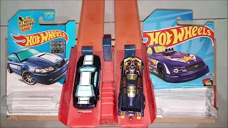 Balapan hot wheels 1999 Ford Mustang vs Mustang NHRA Funny Car