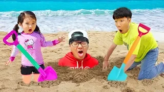 보람이와 아빠의 바닷가 숨바꼭질 놀이 Boram play with Dad on the Beach
