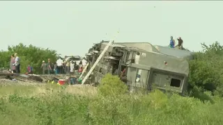 Train derailment in Missouri leaves at least 3 dead