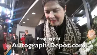 Isabella Rossellini signing autographs in Seattle (2019)