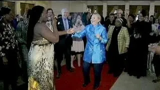 Хилари Клинтон в ЮАР: дипломатия в ритме танца