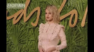 RITA ORA | SELENA GOMEZ & ZENDAYA - The Fashion Awards 2017 - Fashion Channel