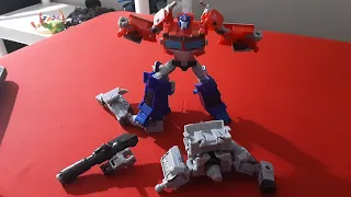 idk what to put for the title [reviewing Cyberverse Delux class Optimus and Megatron]