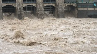 Live: China makes all-out effort to battle record-setting floods直击南方多地洪涝汛情