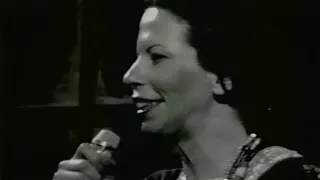 Nana Caymmi canta "Atrás da Porta" (Francis Hime e Chico Buarque) 1974