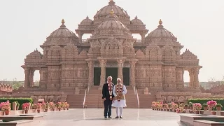 Indian PM Narendra Modi and Australian PM Malcolm Turnbull visit Swaminarayan Akshardham