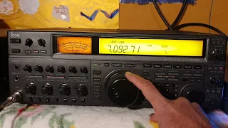 Icom IC-775DSP HF all band & all mode transceiver - Making some QSOs on 40 meterband