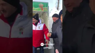 Татарстан Рәисе Рөстәм Миңнеханов Мәскәүдә Татарстан көне уңаеннан оештырылган ярминкә белән таныша