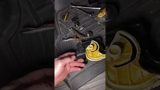 2005 Nissan Titan blend door actuator replacement without removing the dash.