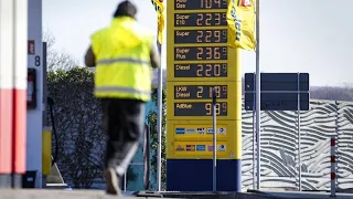 Ins Ausland zum Tanken? Wegen steigender Benzinpreise werden Rufe nach #Spritpreisbremse laut