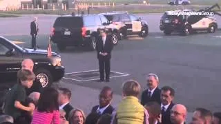 President #Obama gives out a couple high gives upon arriving at #SFO