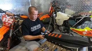 Как заменить чехол сиденья на кроссовом мотоцикле? Viper antiskid pro