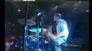 The Sounds - No One Sleeps When im Awake (Live)