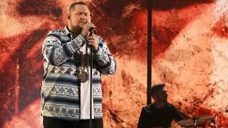 Rag'n'Bone Man Performs 'Human'